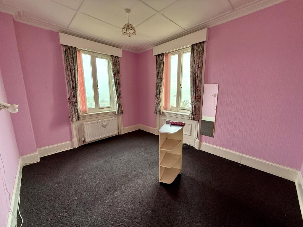 Lot: 56 - TWO-BEDROOM FLAT WITH SEA VIEWS - Living room with dual aspect